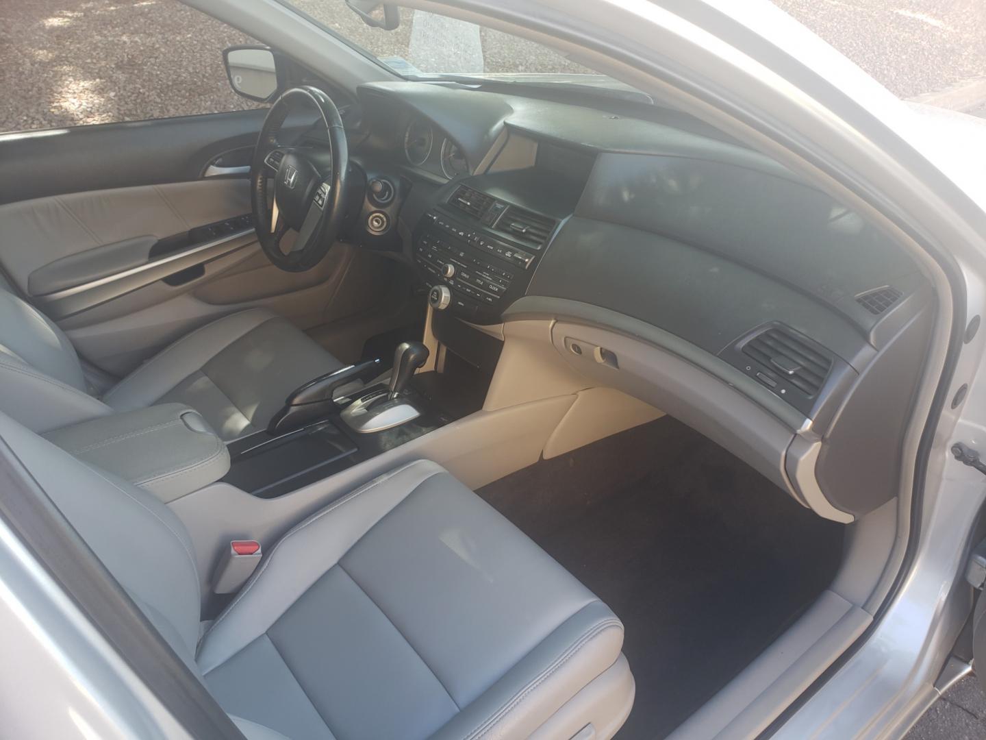 2009 Honda Accord ex-l (1HGCP36849A) with an 3.5L V6 DOHC 24V engine, 6-Speed Automatic transmission, located at 323 E Dunlap Ave., Phoenix, AZ, 85020, (602) 331-9000, 33.567677, -112.069000 - 2009 Honda Accord EX-L,.......EXCELLENT condition, A Real Must See!!.... No accidents, Power everything, Stereo/cd player, Phone sync, Bluetooth, Satellite compatible, Ice cold ac, Clean Black and Gray interior with Gray leather seats in near perfect condition, power windows, power door locks, Gorge - Photo#13